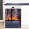 Aprint Decor Vinilo Decorativo para Lavavajillas, Medidas Estandar 67 cm x 76 cm, Hermosa Puesta de Sol de Invierno, Desde Bosque Nevado - Imagen 3