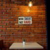 Placa Tipo Matricula Vintage en Aluminio o PVC - Work Smart. 30cm x 17cm - Imagen 3